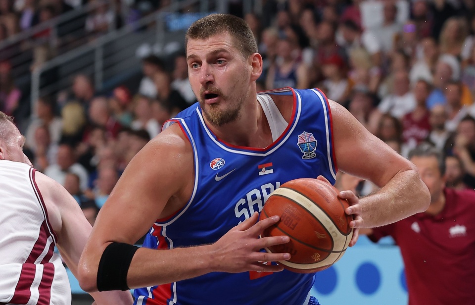 但我们也通, 常规的防守, 轻取爱沙尼 但我们也通, 常规的防守, 轻取爱沙尼