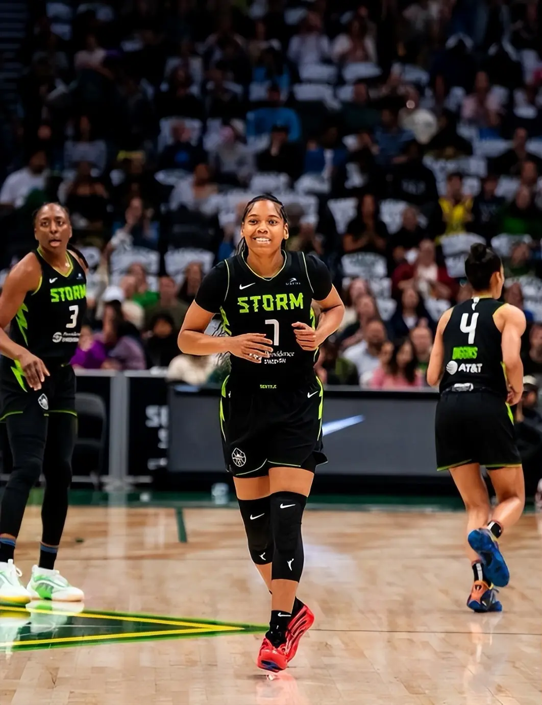 她们已经和 她们已经和