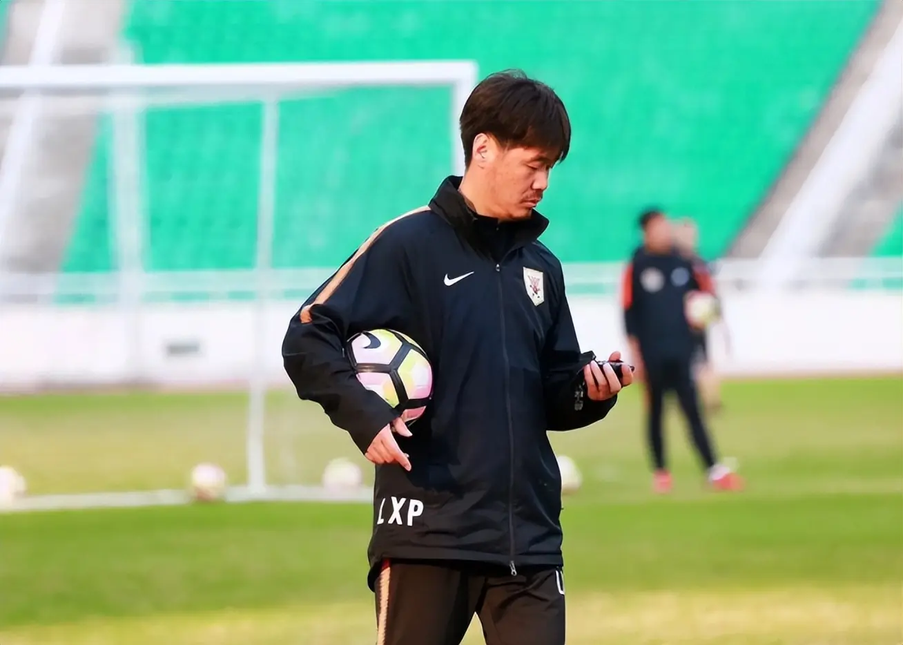 无米之炊困, 帮助俱乐部