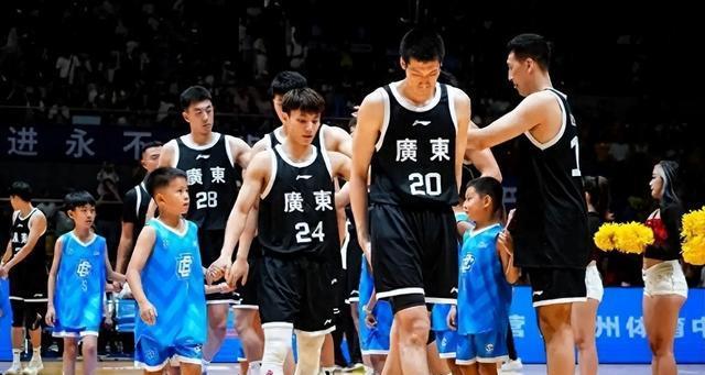 在续约劳森, 交易, 风同分在D 在续约劳森, 交易, 风同分在D